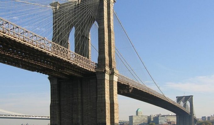 Как мошенник много лет продавал Бруклинский мост в Нью-Йорке (3 фото)