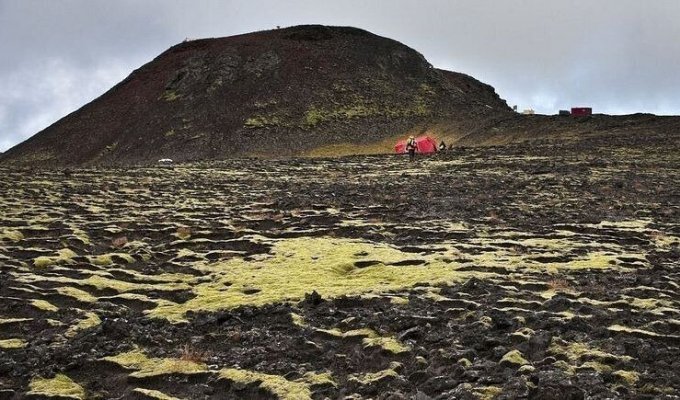 Единственный в своем роде: в Исландии есть вулкан, в который можно спуститься (5 фото)