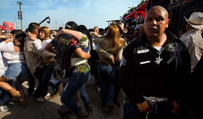 Наркокорридос: мексиканский наркошансон (20 фото)
