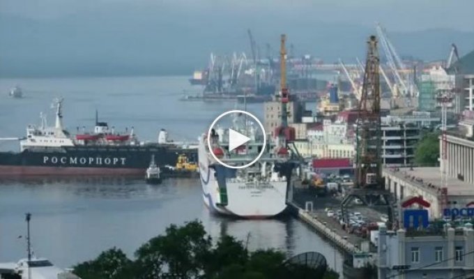 Порт во Владивостоке в ускороенной подаче