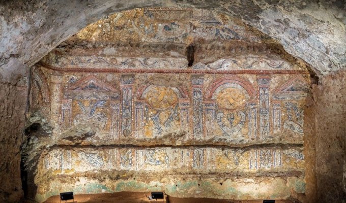 В Риме обнаружена 2300-летняя мозаика из ракушек (6 фото + 1 видео)