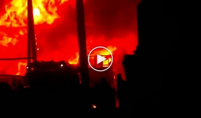 Эхо гумконвоя. Взрыв в центре Братска. Город в огне (11 мая 2015)