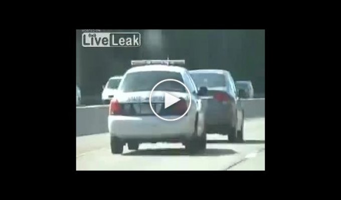 Полицейские проучили медленного водителя