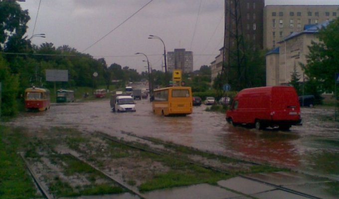 Недавние потопы в Киеве (16 фото + 3 видео)