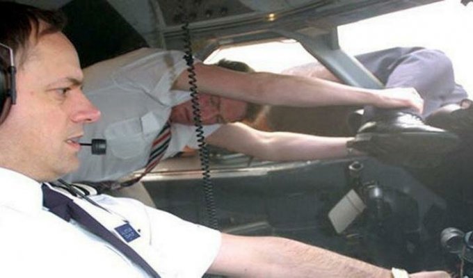 Пожалуй самый странный случай в истории авиации (2 фото)