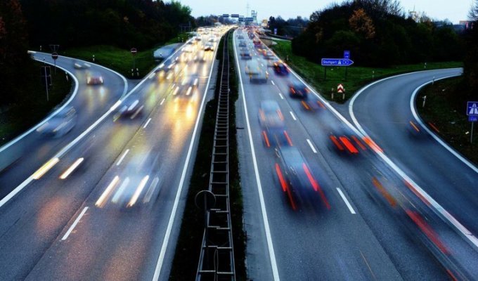 Германия выступила против ограничения скорости на автобанах (3 фото)