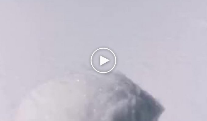 Снежок превращается в снежный диск