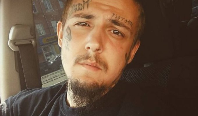 Красноярец набил на лице татуировку со словами «Терять нечего» (4 фото + видео)