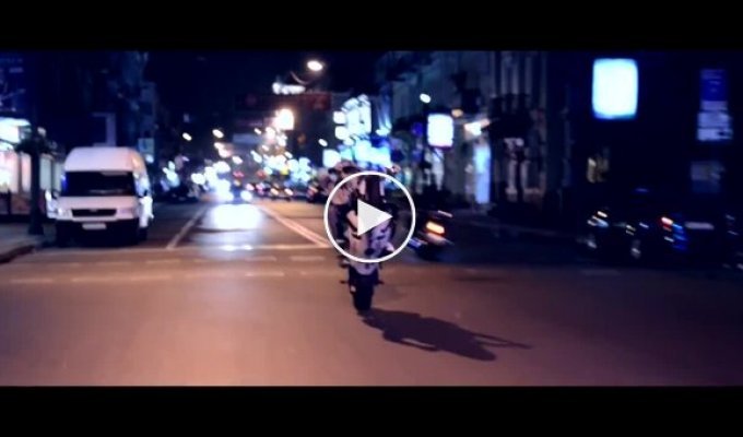 Ночные трюки на мотоцикле в Киеве