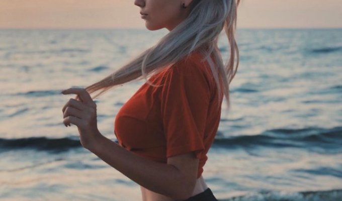 Лилия Белая - крымский блогер с формами (15 фото)