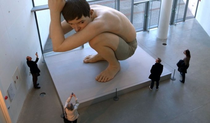 Гиперреалистичные скульптуры Рона Мьюека (23 фото)