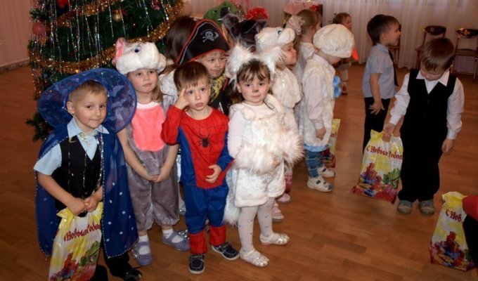 В российском детском саду запретили костюмы иноземных героев (2 фото)