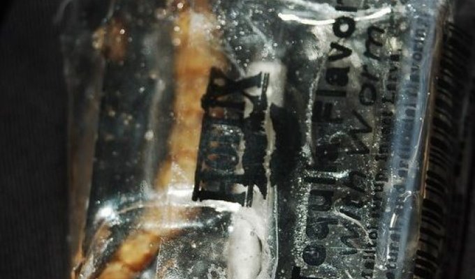 Леденец со вкусом текилы и червем (3 фото)