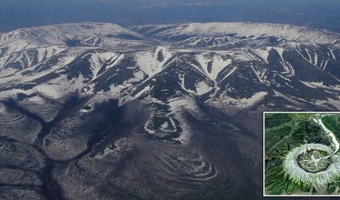 Таинственный кратер: Кондерский массив, который называют "горой сокровищ" (6 фото)