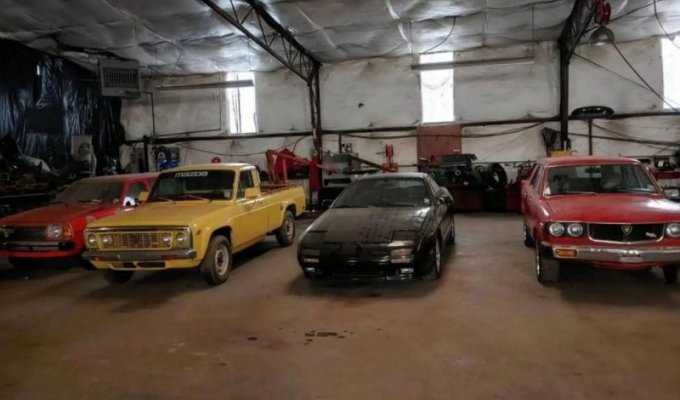 В Луизиане нашли склад забитый роторными автомобилями, и все они выставлены на продажу (5 фото)