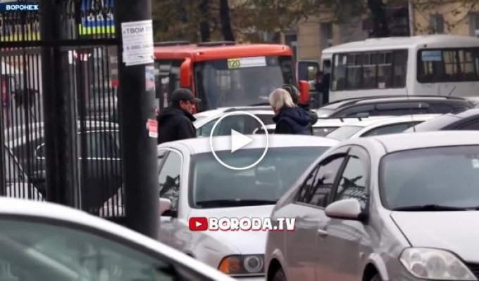 Пранкер показал истинное лицо привокзальных таксистов в Воронеже (мат)