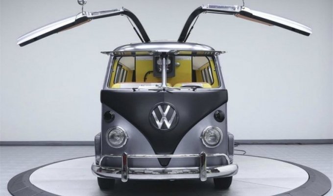 Хиппибас Volkswagen превратили в машину из фильма Назад в будущее (18 фото)