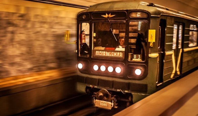 Толкачи-убийцы в метро: миф или реальная опасность? (3 фото + 1 видео)