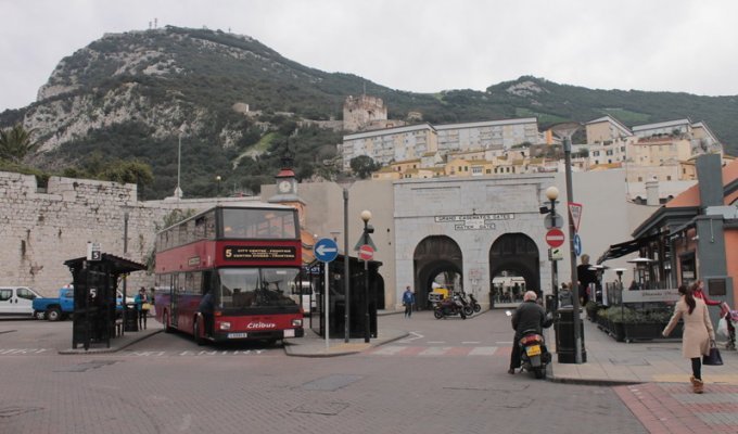 Гибралтар. Кусочек настоящей Великобритании на стыке двух континентов (55 фото)