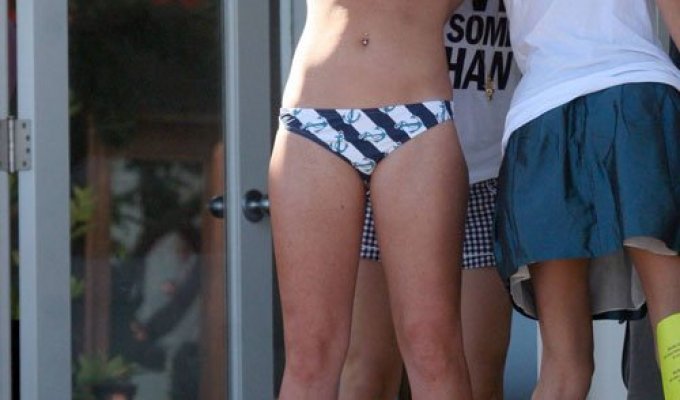 Lindsey Lohan в бикини (14 фотографий)