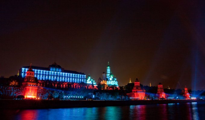 Праздничная иллюминация Кремля в Москве (14 фото)