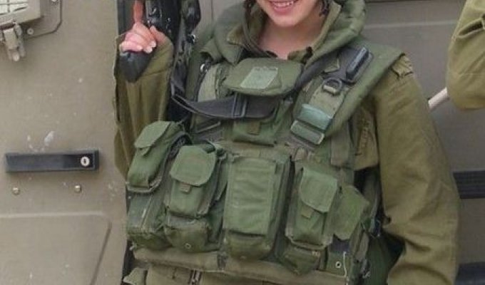 Оскал военных израильских женщин (16 фото)