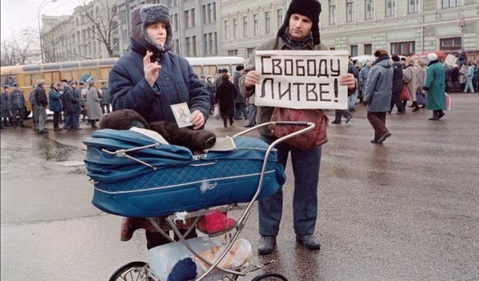 Москва в объективе западных корреспондентов - 1991 год (53 фото)