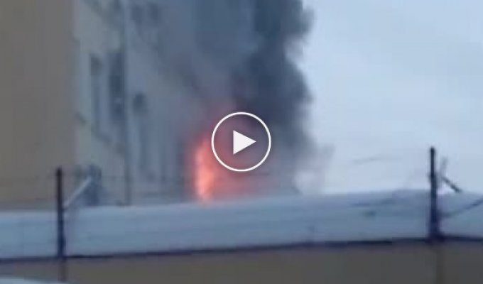 Неожиданная реакция служащих Арбитражного суда в Петербурге, в котором начался пожар