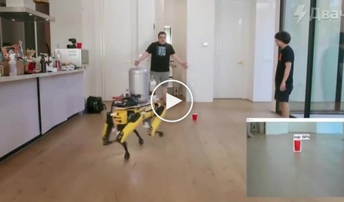 Блогер научил робота-собаку от Boston Dynamics разливать пиво