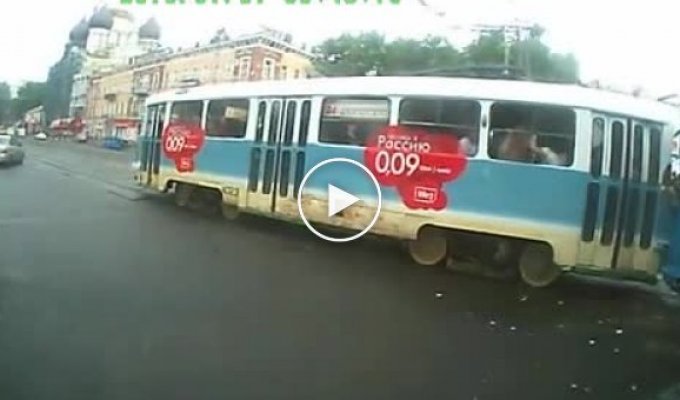 Троллейбус против трамвая