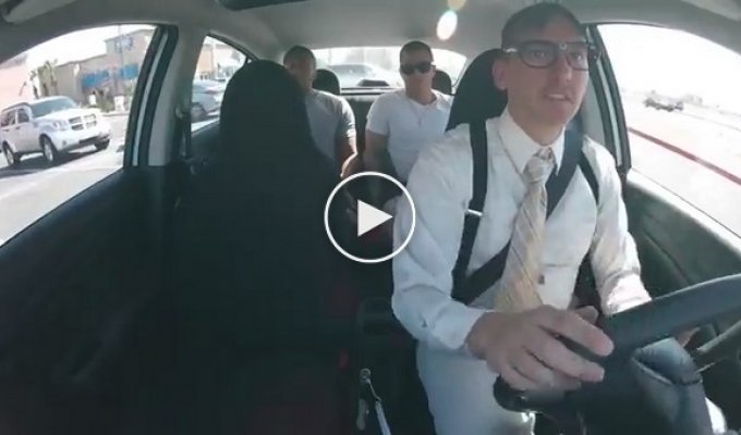 Таксист удивил пассажиров чтением рэпа