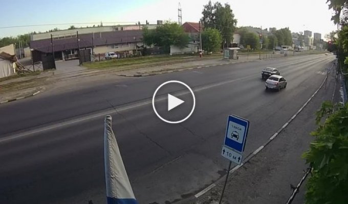 В Ульяновске во время погони машина ДПС попала в аварию