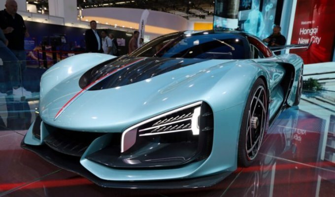 Китай представил супергибрид, который оказался быстрее Bugatti Chiron (6 фото)