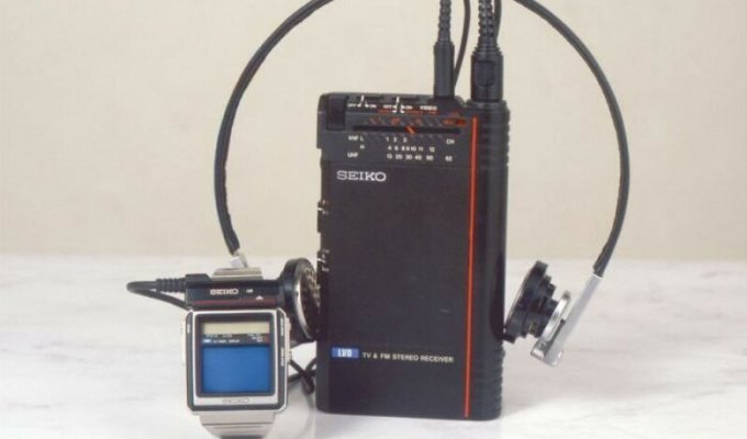 DXA001 - впервые, когда телевизор в часах, а не наоборот (5 фото + 1 видео)