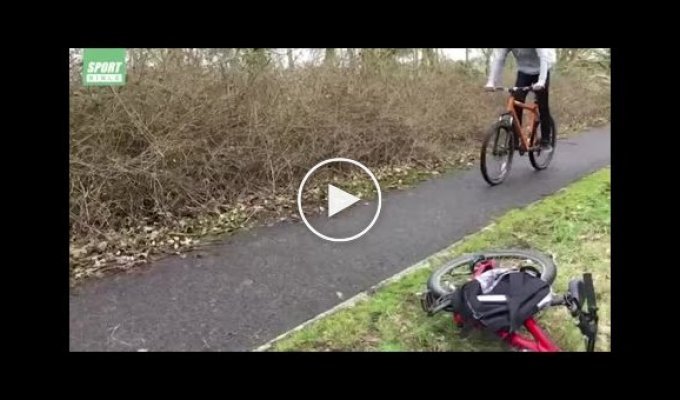 Неудачный полет на велосипеде