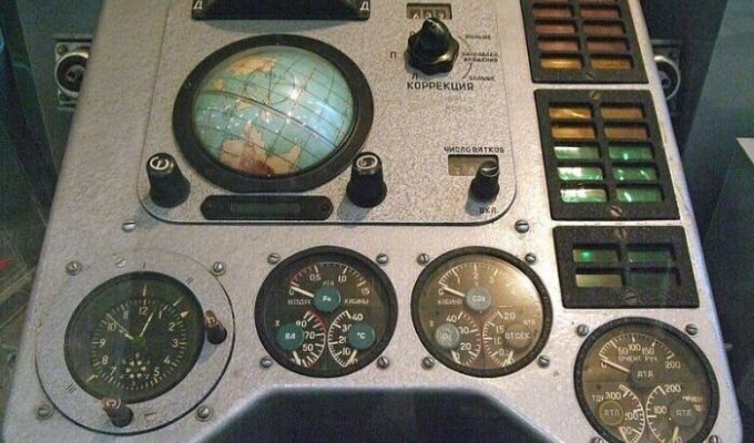 Навигационное оборудование космического корабля на шестеренках (5 фото)