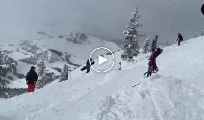 Еще один экстремальный лыжник показал как надо прыгать и спускаться через обрыв