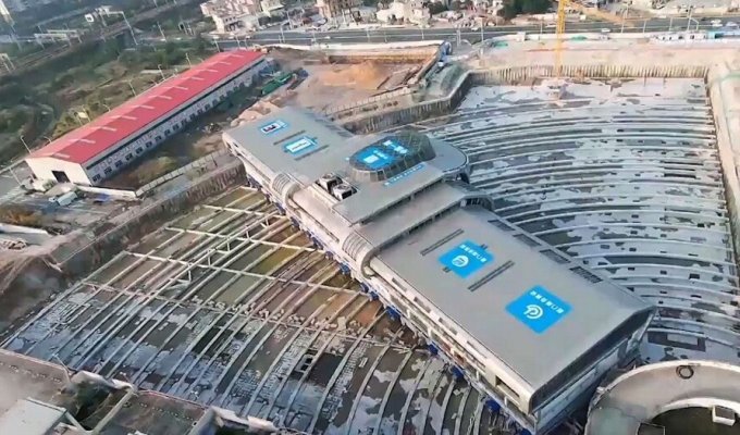 В Китае однажды переместили автовокзал весом 30000 тонн (3 фото + 2 видео)