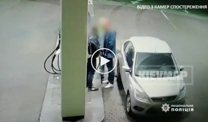 Пассажир такси убил мужчину, защищая заправщика на Шухевича