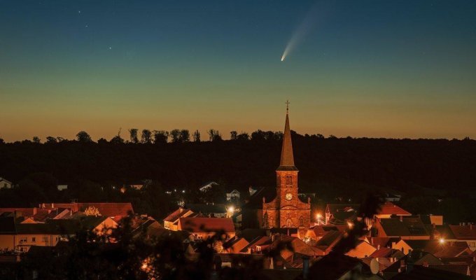 Ярчайшая за последние годы комета на днях максимально приблизится к Земле: видео (2 фото)