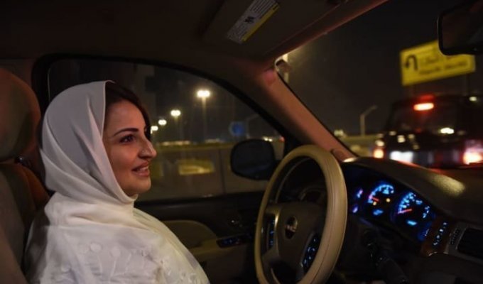 Женщинам в Саудовской Аравии разрешили сесть за руль (3 фото)