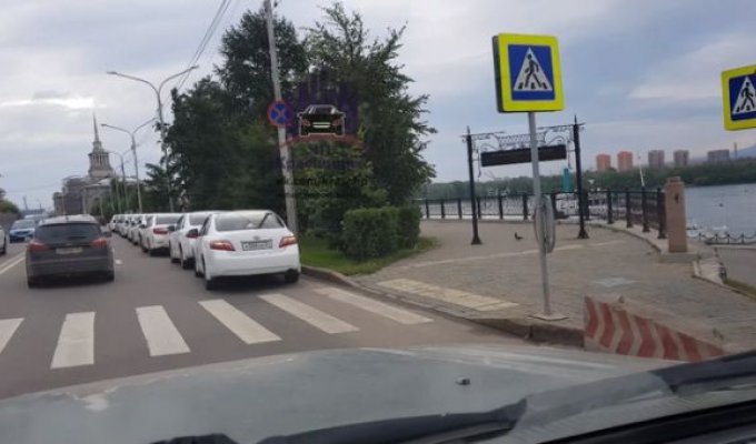 Как российские чиновники Красноярска боролись с парковками в центре города (фото + гифка)