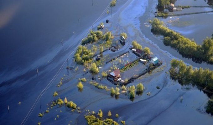 Нефтяное наводнение в Нефтеюганске (14 фото)
