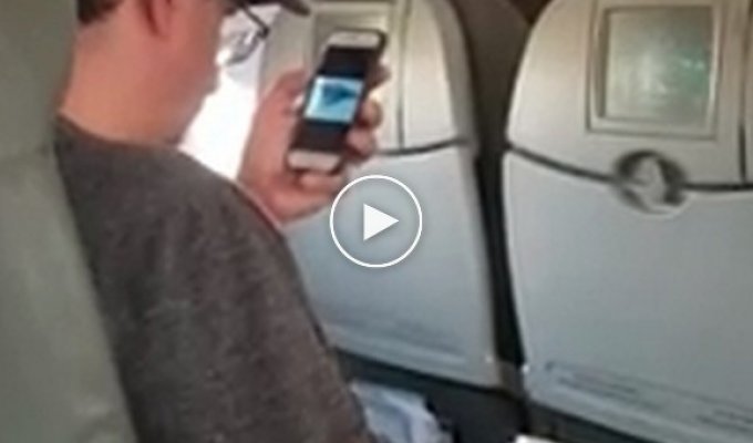 Пассажир самолета посмотрел видео с терактами 11 сентября перед взлетом 