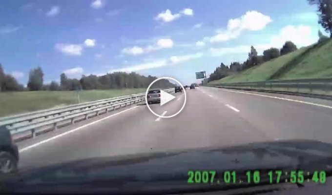 Непонятный маневр шевроле на Новорижском шоссе (тише звук)  