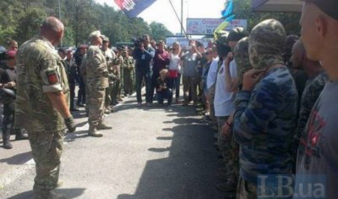 Националисты ОУН разбили лагерь под Киевом в ожидании крестного хода