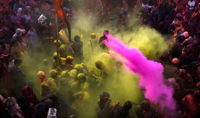 Фестиваль красок Латхмар Холи в Индии (22 фото)