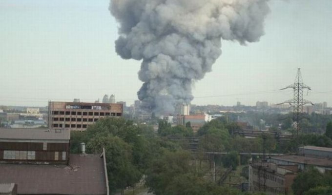 Пожар на Славянском рынке в Днепропетровске (18 фото + видео)