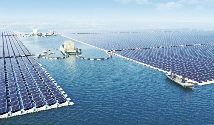 В Китае заработала крупнейшая в мире плавучая солнечная электростанция (1 фото)