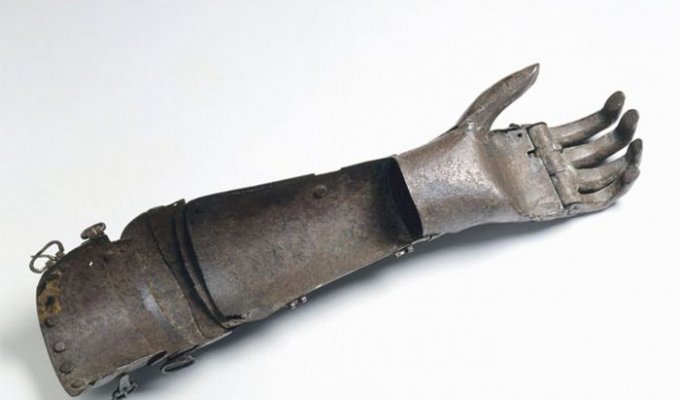 Средневековое протезирование конечностей человека (21 фото)